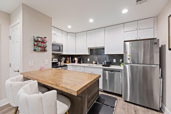 935 La Posada Dr #128, Austin