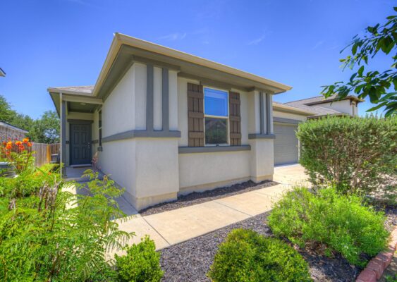 216 MARY MAX Cir, San Marcos