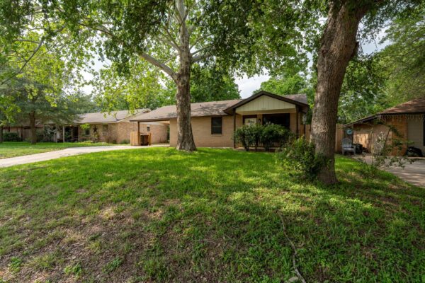 903 Mimosa Dr, Lockhart