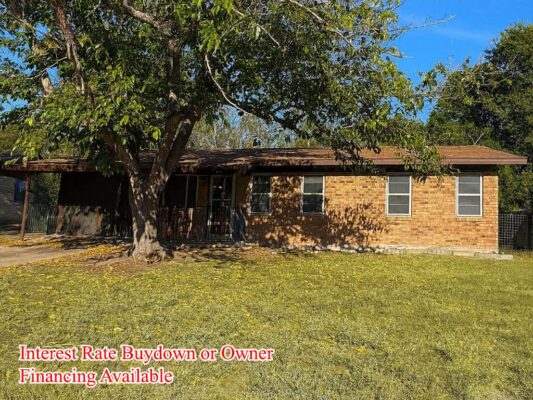 305 Highland Dr, Burnet