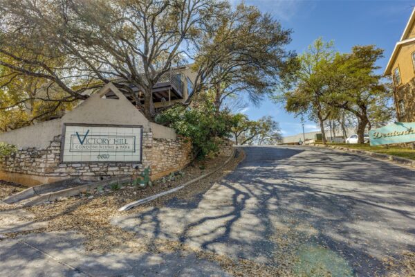 6810 Deatonhill Dr #216, Austin