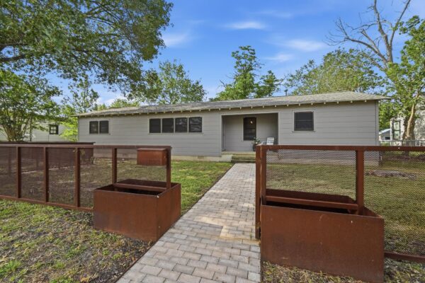 820 Bois D’Arc St, Lockhart