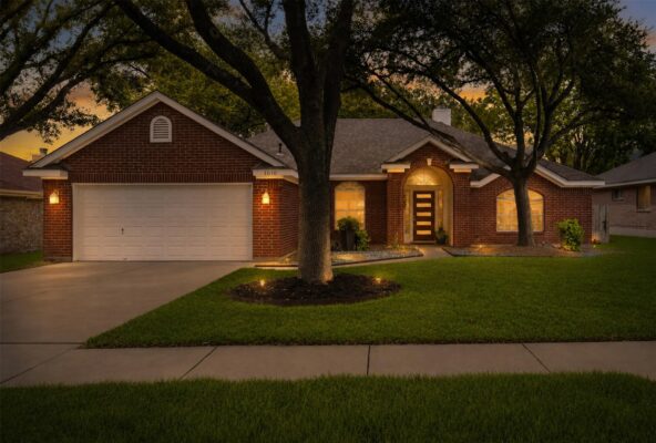 1010 Rocky Creek Dr, Pflugerville