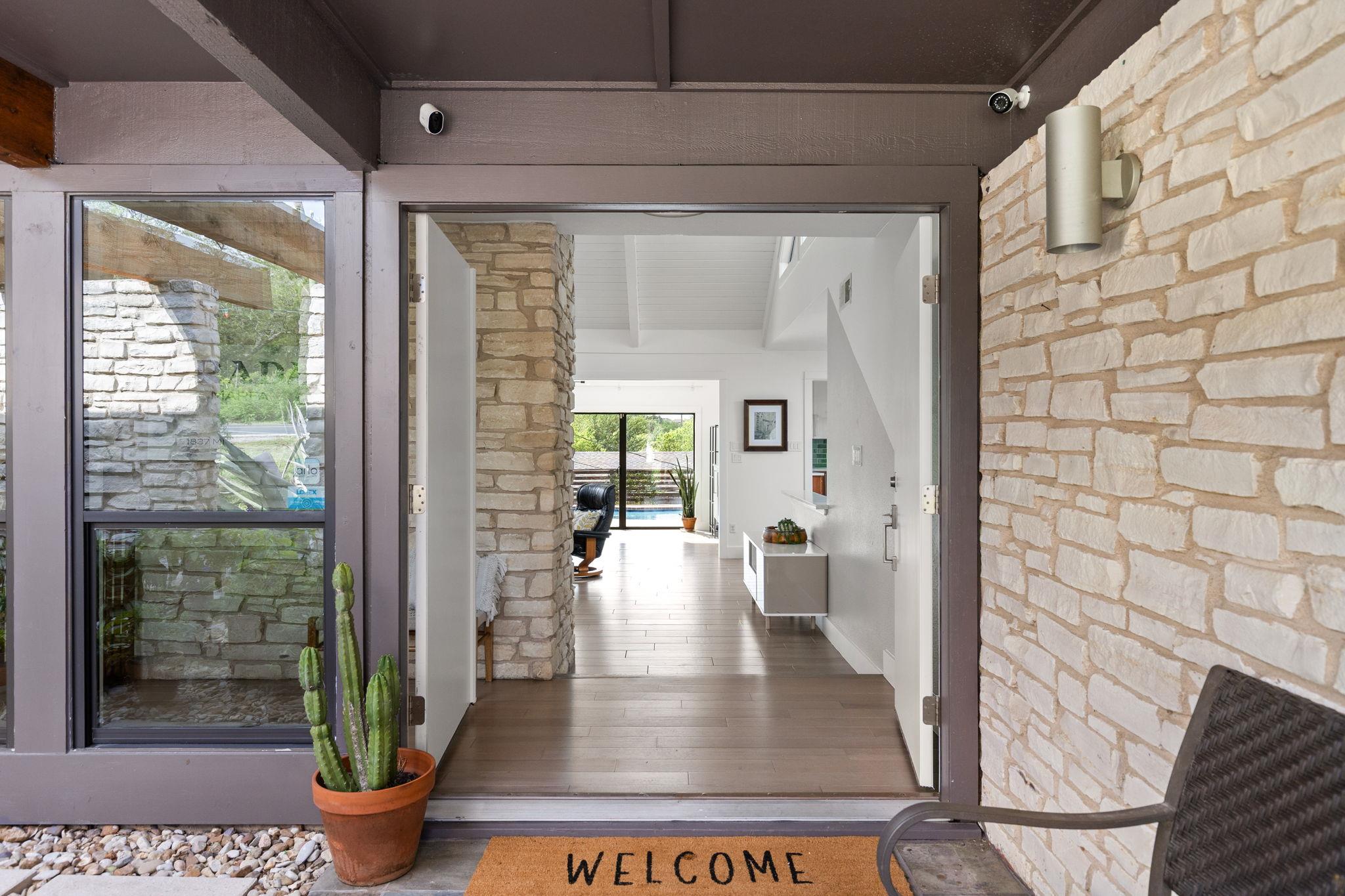 6806 Silvermine Dr, Austin, TX 78736