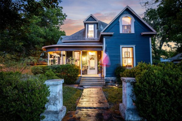 409 W Clark St, Bartlett