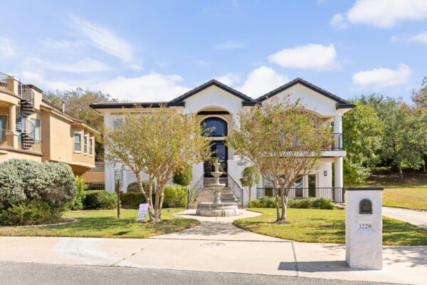 1228 Challenger None, Lakeway