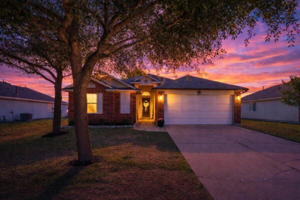 303 McCoy Ln, Hutto