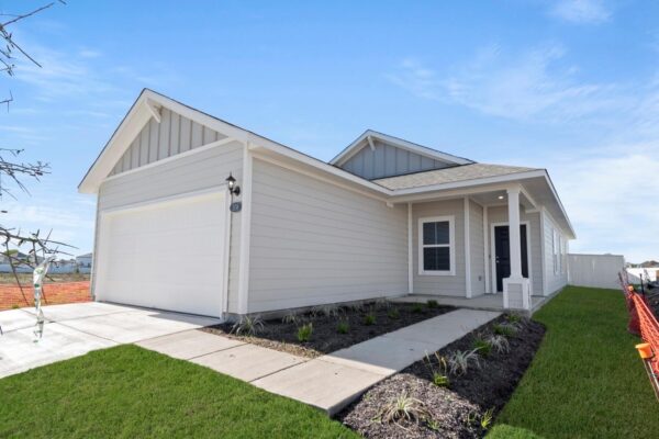 108 Summer Dr, Elgin