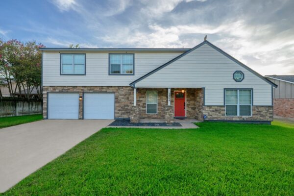 1904 Oakridge Dr, Round Rock