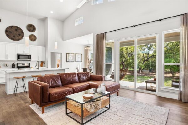 307 Bedford Dr, Spicewood