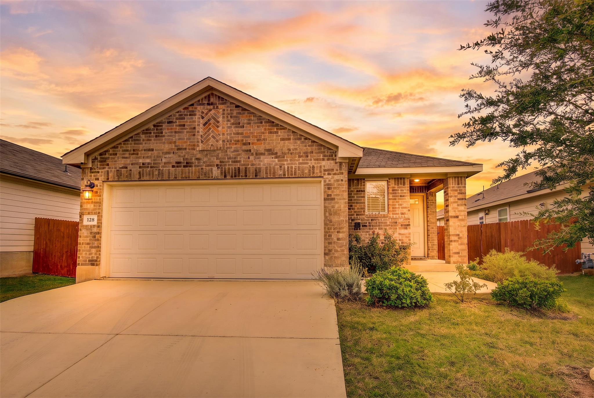128 Outlaw Dr, Liberty Hill, TX 78642