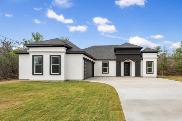121 E Keomuku Ln, Bastrop