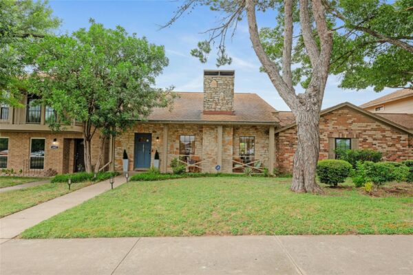 8925 North Plz #69, Austin