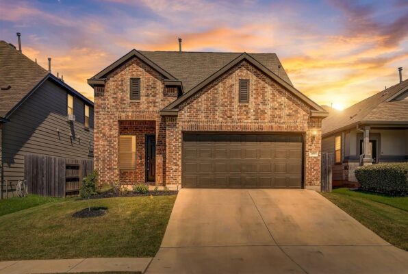 495 Eves Necklace Dr, Buda