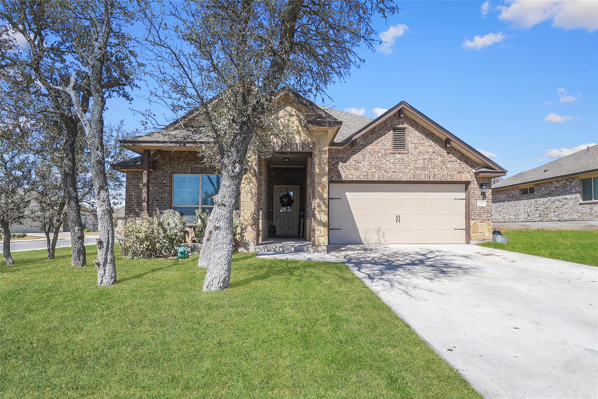 1300 Spicewood Dr, Burnet, TX 78611