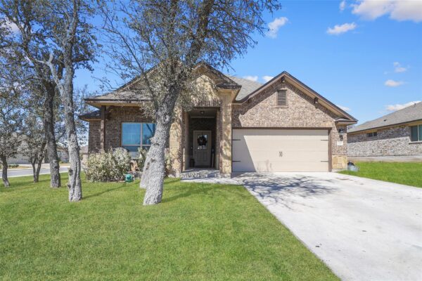 1300 Spicewood Dr, Burnet