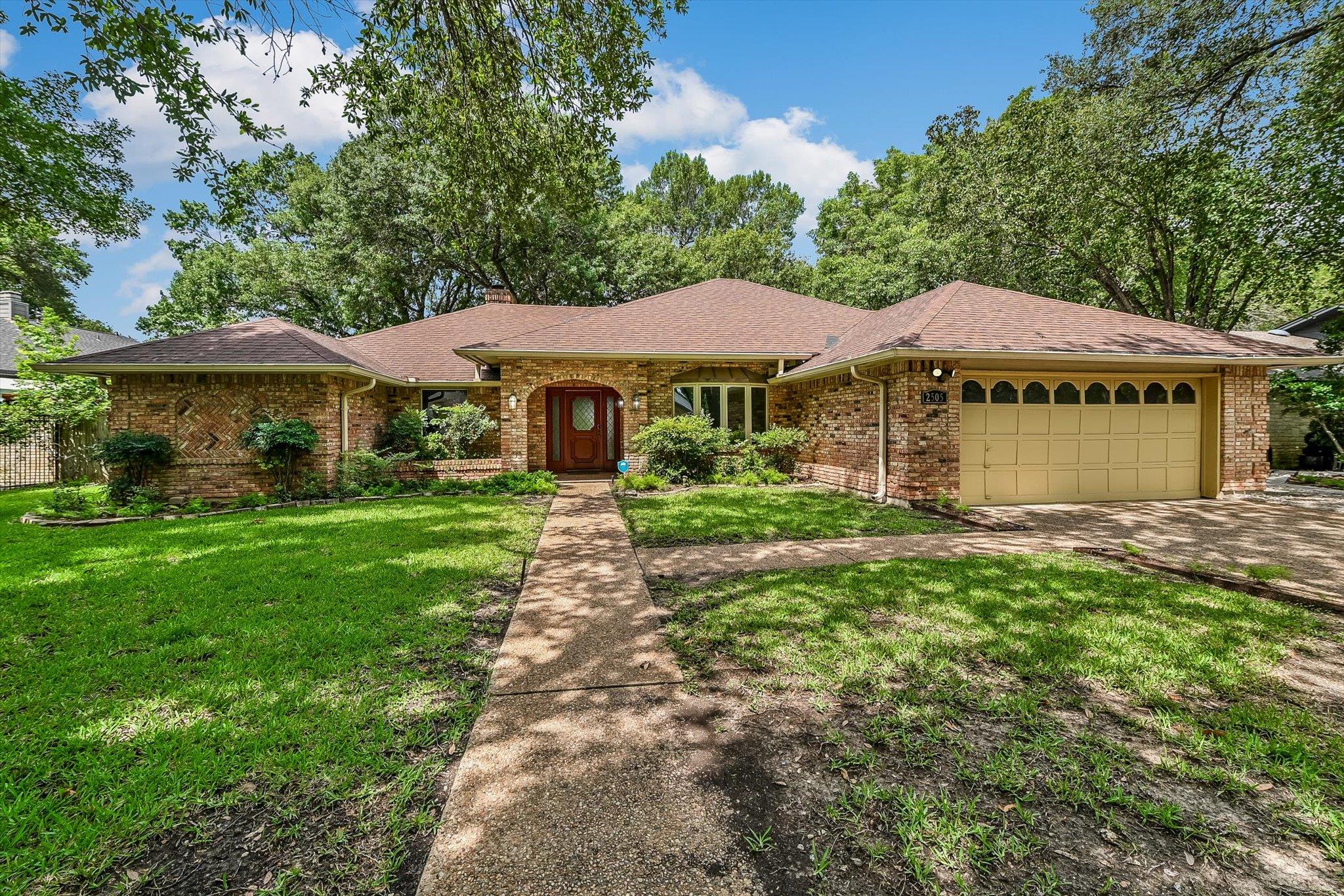 2505 ROYAL LYTHAM Dr, Austin, TX 78747
