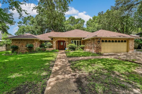 2505 ROYAL LYTHAM Dr, Austin