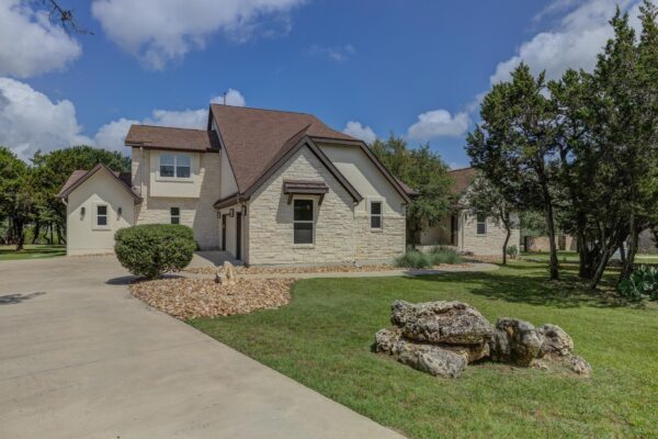 954 Covered Bridge Dr, Driftwood