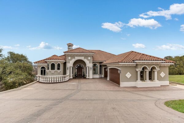 301 Circle Dr, Horseshoe Bay