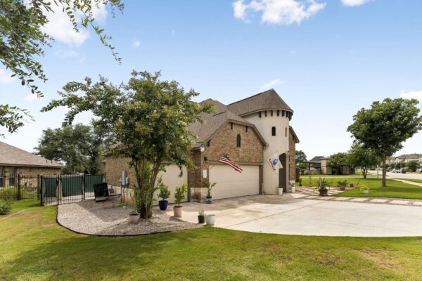 106 Groesbeck Ln, Leander