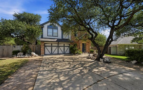 902 Tanglewood Dr, Leander