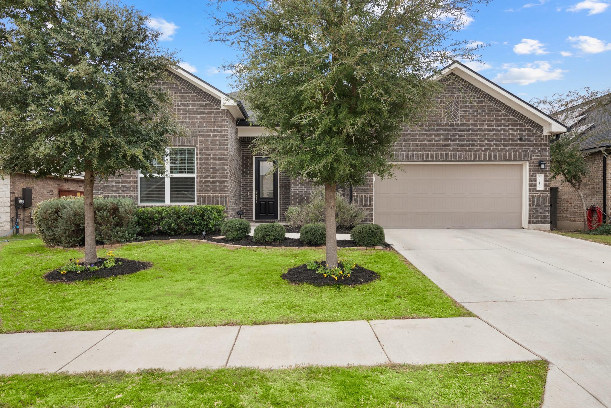 216 Emerald Garden Rd, San Marcos, TX 78666