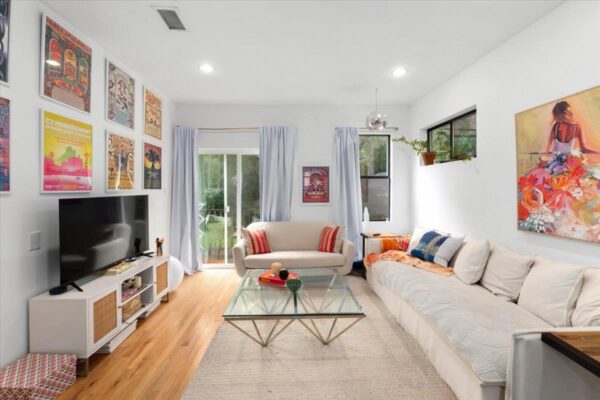 2113 Thornton Rd, Austin