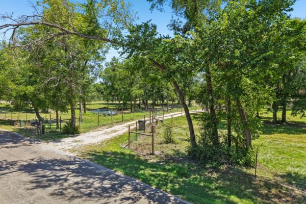 9240 County Road 272 None, Bertram