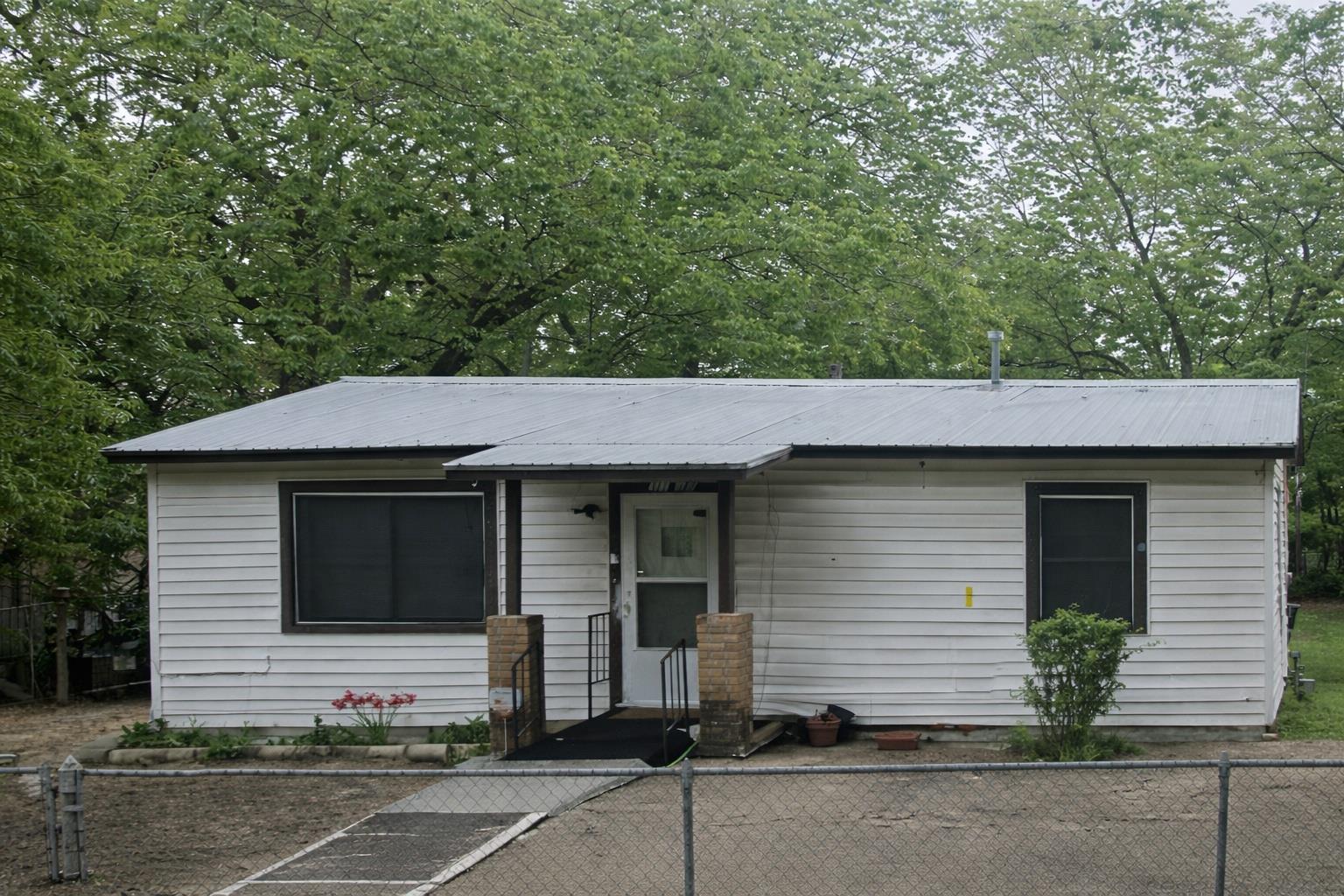 1127 Mark St #D, Austin, TX 78721