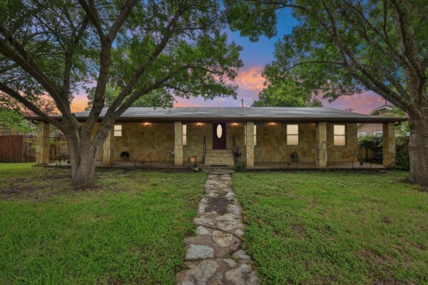 205 N Avenue None E, Elgin