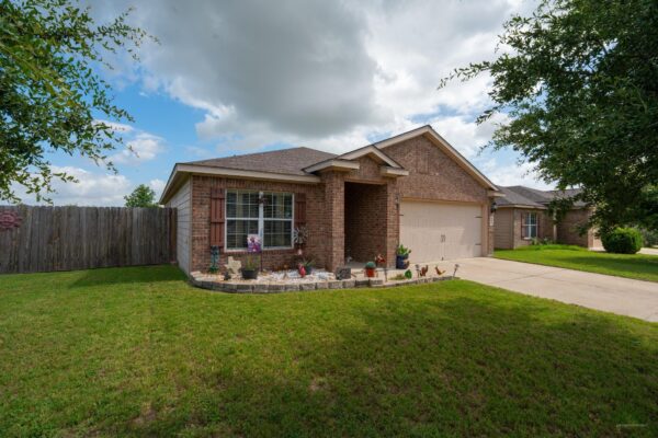 101 Hawkins Ln, Jarrell