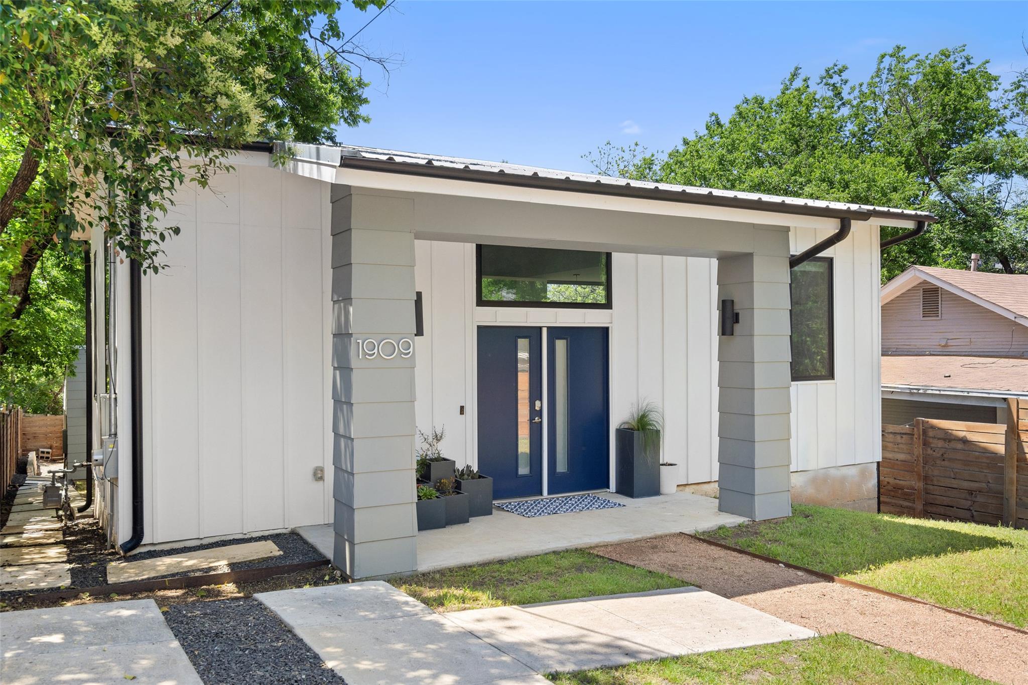 1909 E 9th St, Austin, TX 78702