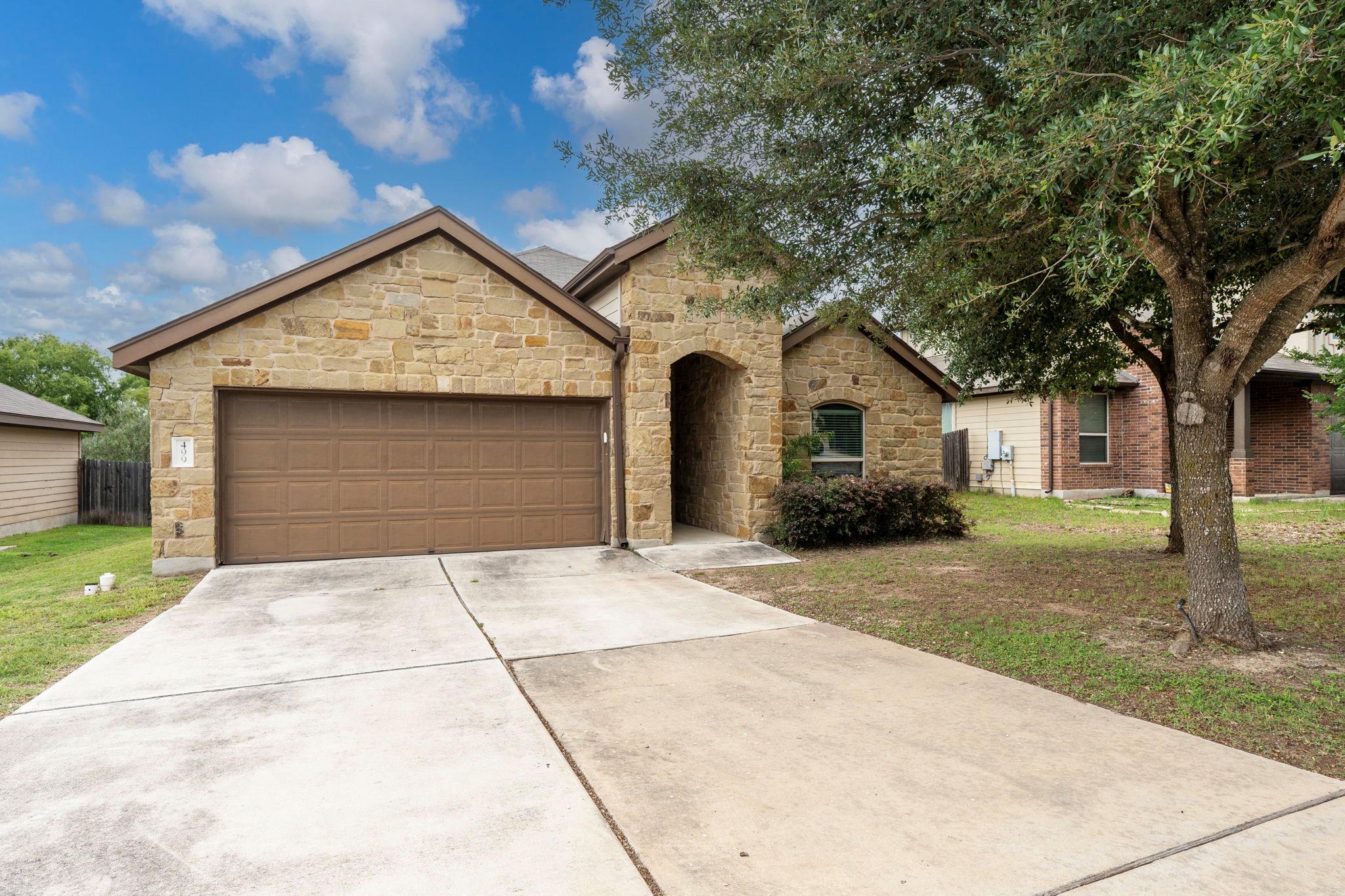 499 Eagle Brook Ln, Buda, TX 78610