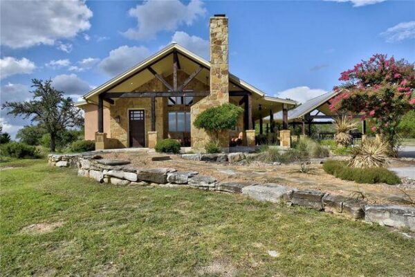 633 Trails End Rd, Johnson City
