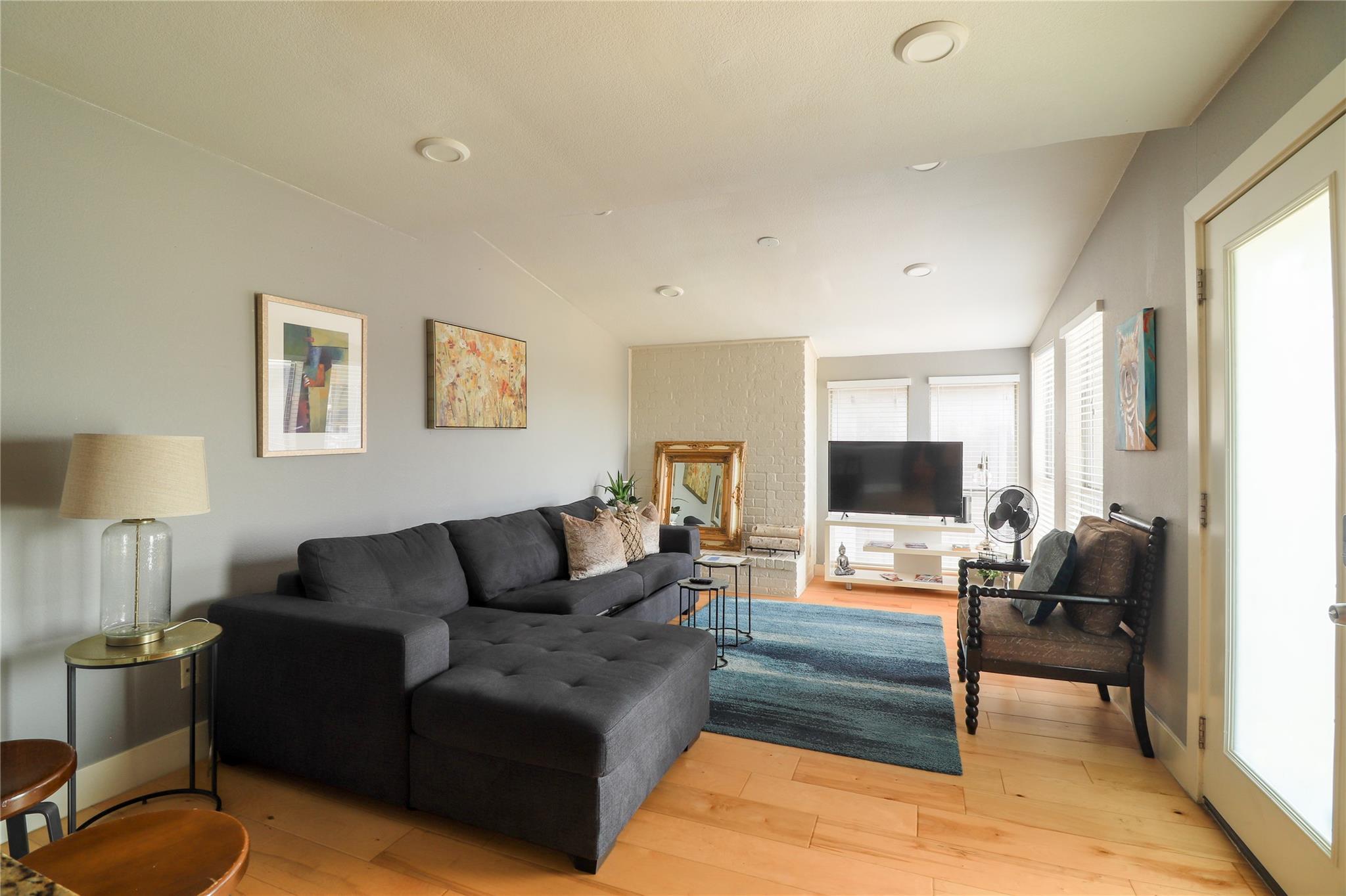 909 Reinli St #221, Austin, TX 78751