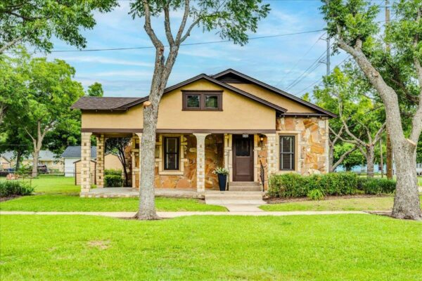 305 W Ash St, Granger