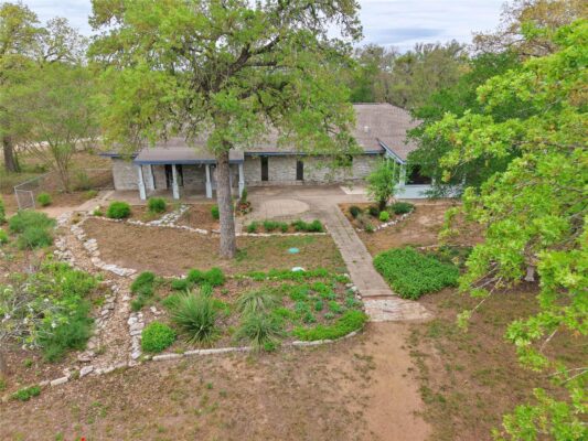 161 Shady Oaks Loop, Cedar Creek