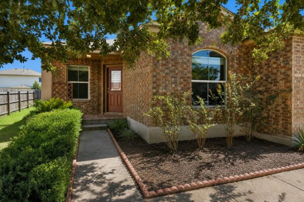 207 Wild Cat Dr, Bastrop