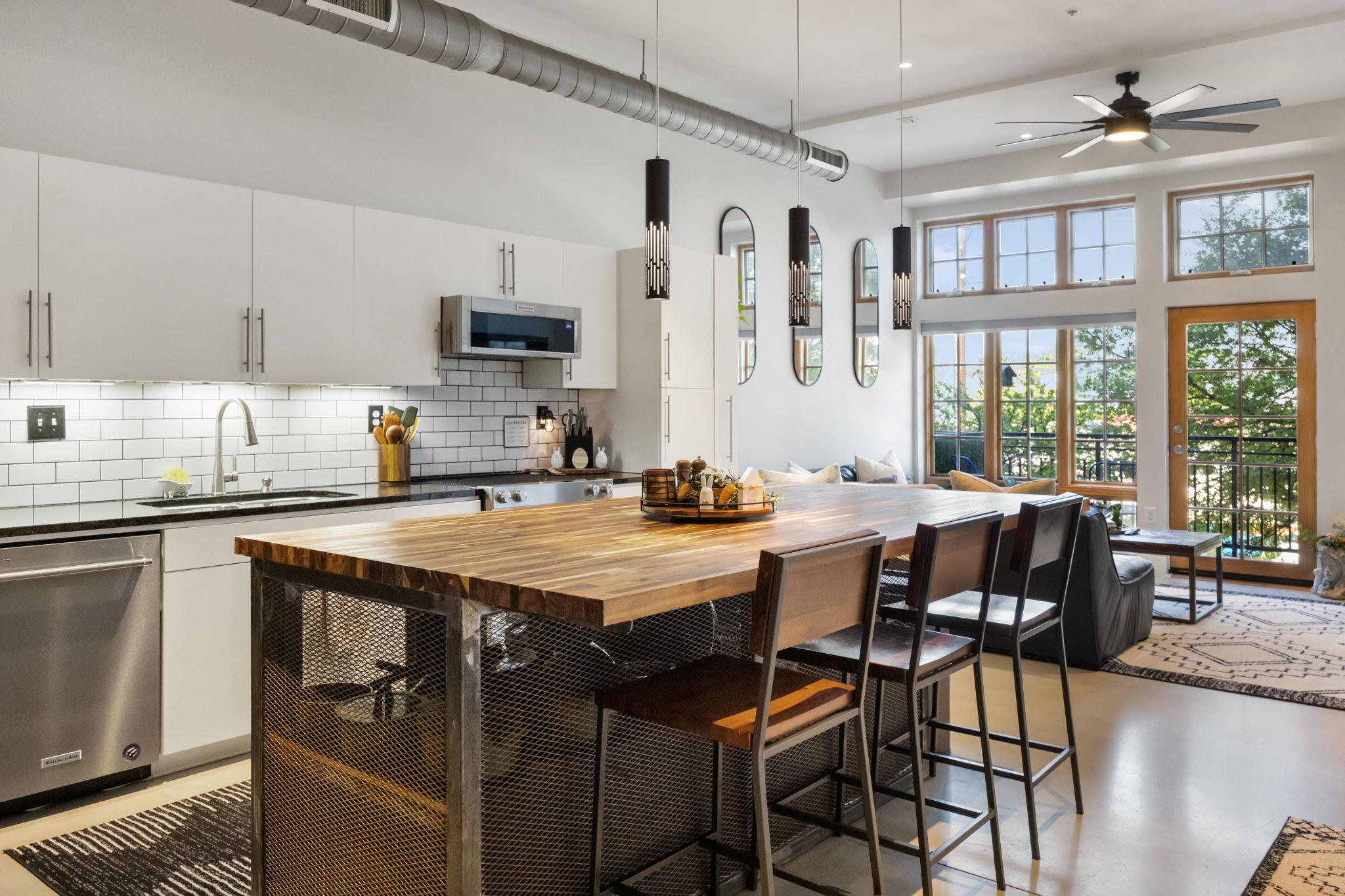 2235 E 6th St #216, Austin, TX 78702