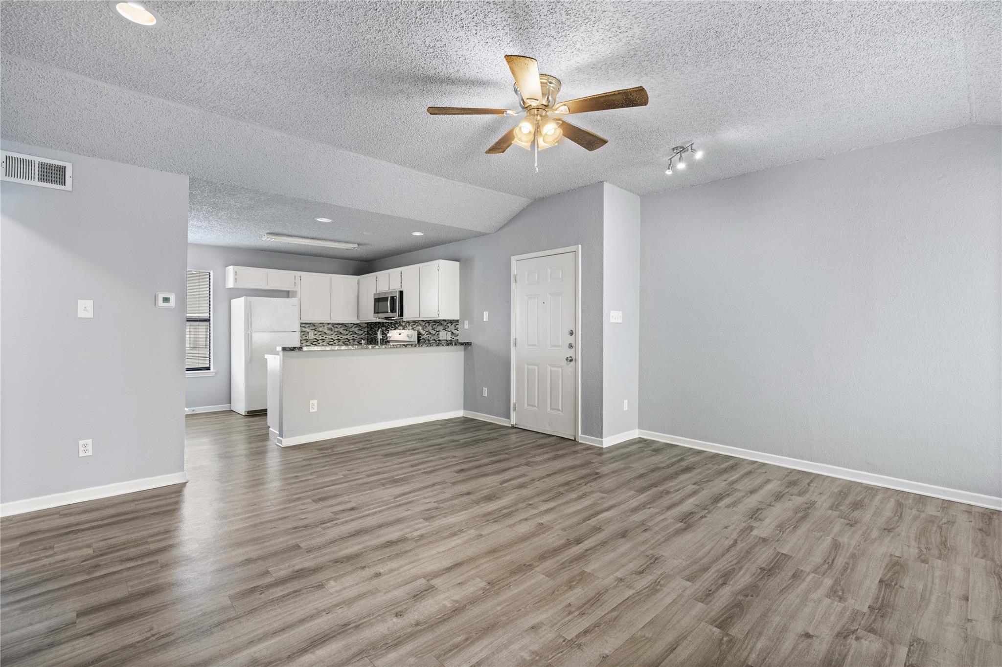 1221 W Hopkins St #11, San Marcos, TX 78666