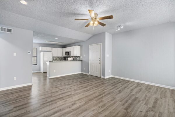 1221 W Hopkins St #11, San Marcos
