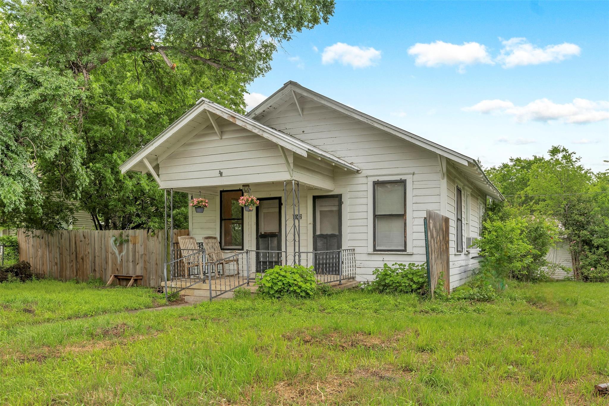 1002 Washburn St, Taylor, TX 76574