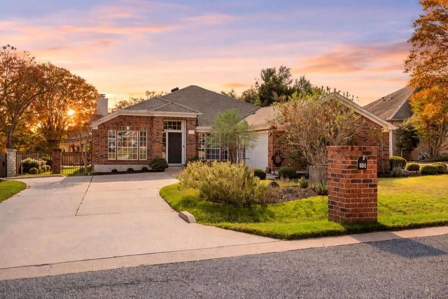 604 Cutty Trl, Lakeway, TX 78734