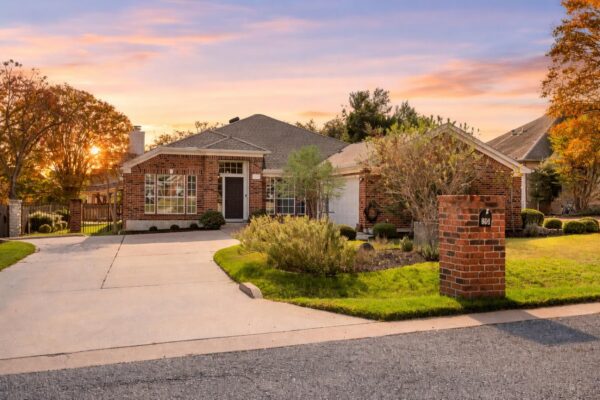 604 Cutty Trl, Lakeway