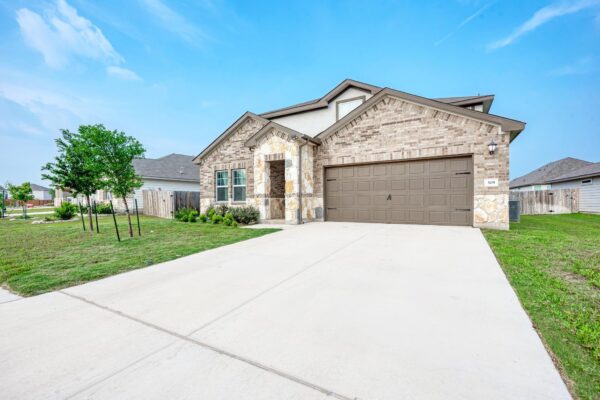 305 Windy Reed Rd, Hutto