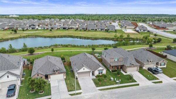 1012 S San Marcos St, Manor