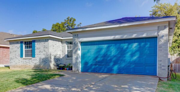 2000 Steeds Xing, Pflugerville