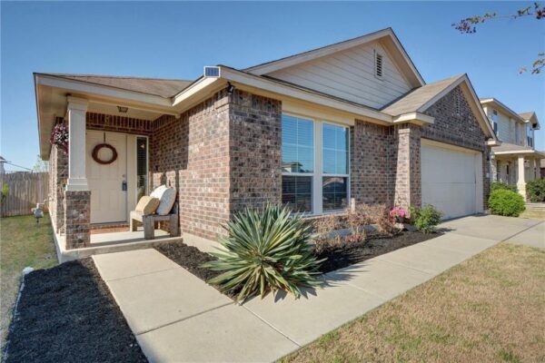 302 Pack Horse Dr, Bastrop