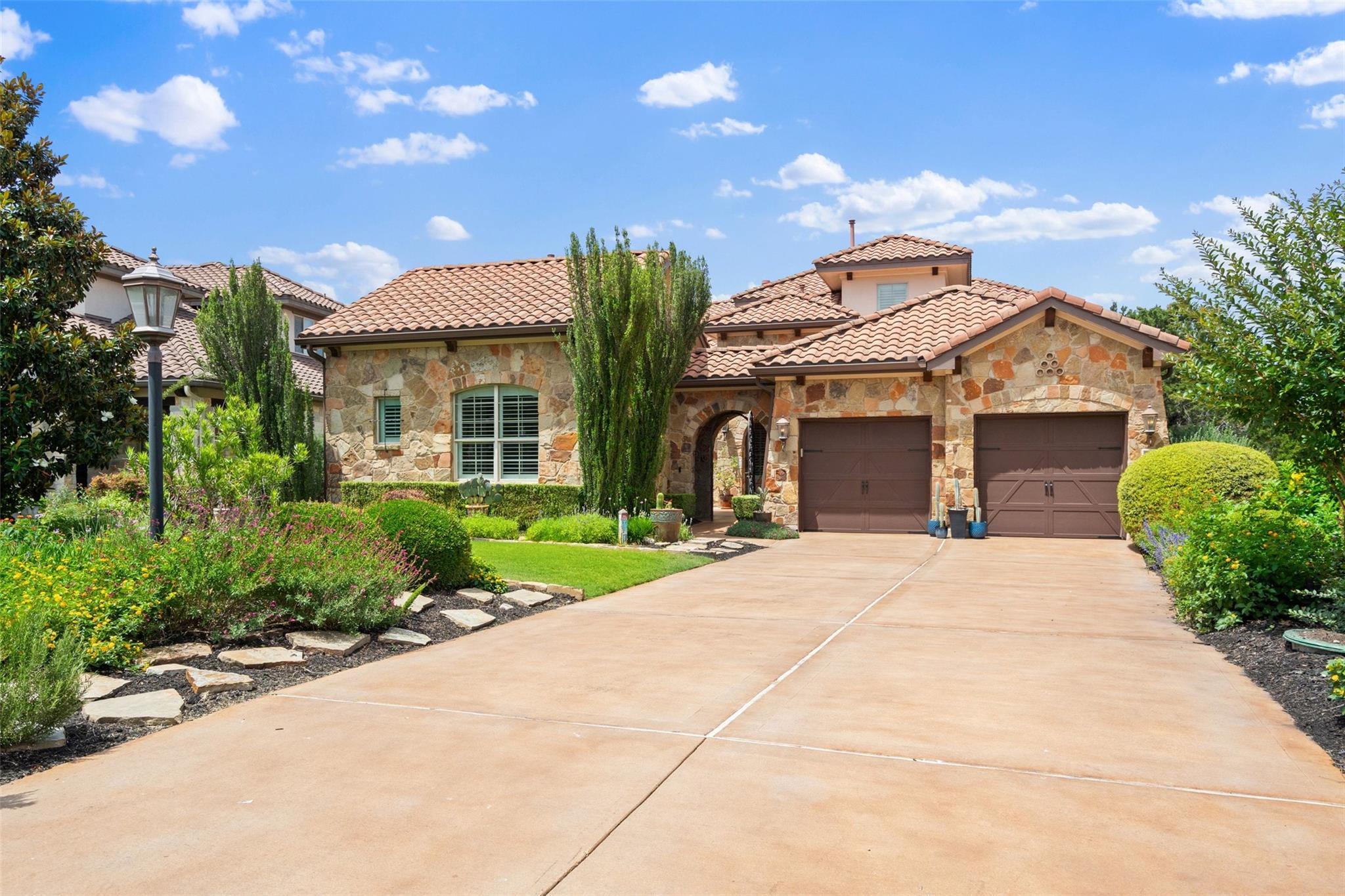 121 Feritti Dr, Lakeway, TX 78734